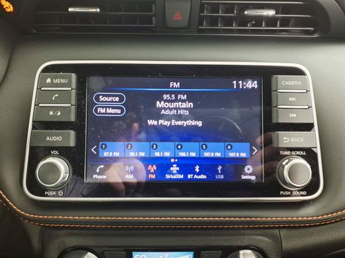 Used 2019 Nissan Kicks SR w/ SR Premium Package FWD image 18