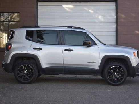 Used 2018 Jeep Renegade Latitude w/ Cold Weather Group image 7