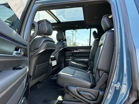 New 2026 Jeep Grand Wagoneer Summit AWD/4WD image 19