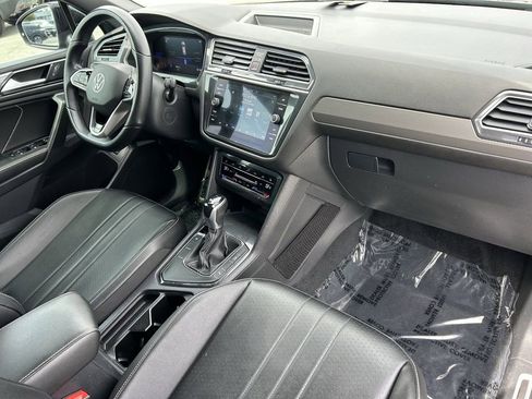 Used 2022 Volkswagen Tiguan SE R-Line image 8
