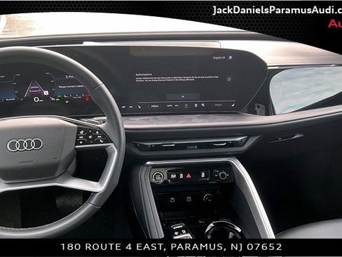 Used 2025 Audi Q5 Premium w/ Convenience Package image 6