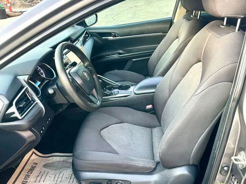 Used 2018 Toyota Camry LE FWD image 10
