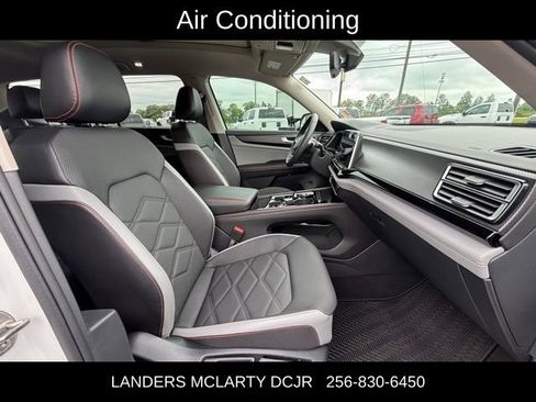 Used 2024 Volkswagen Atlas Peak Edition SE AWD/4WD image 10