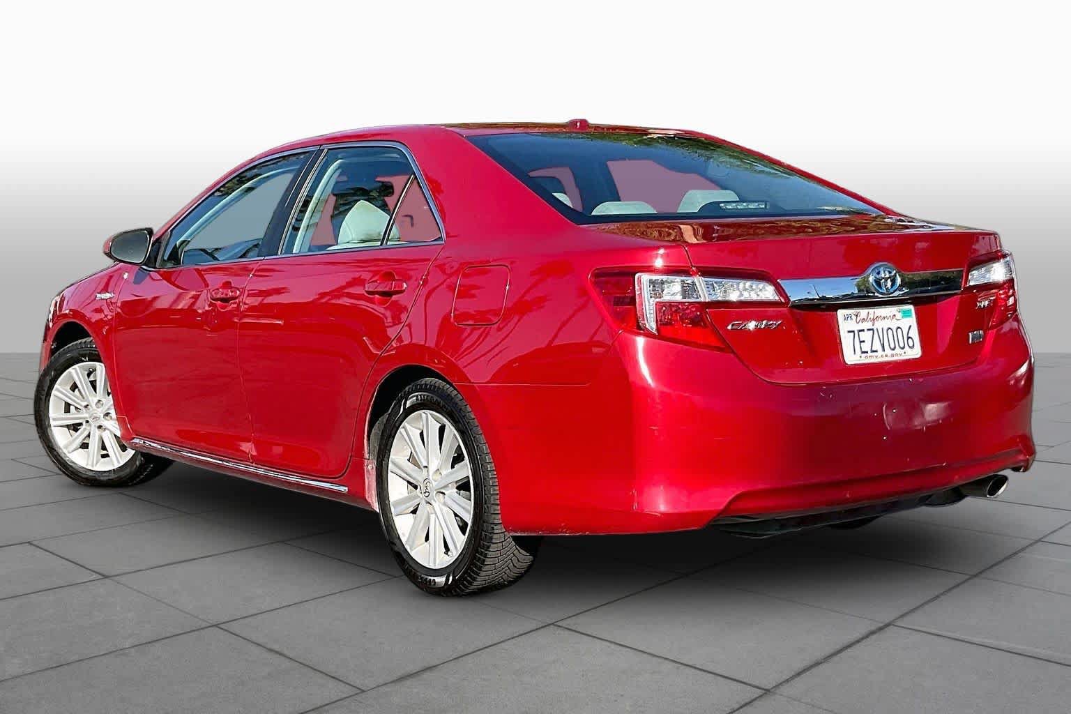 Used 2014 Toyota Camry XLE w/ Leather Package FWD image 11