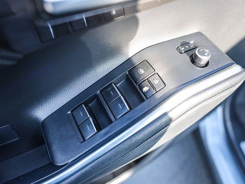 Used 2023 Toyota Highlander Limited image 14