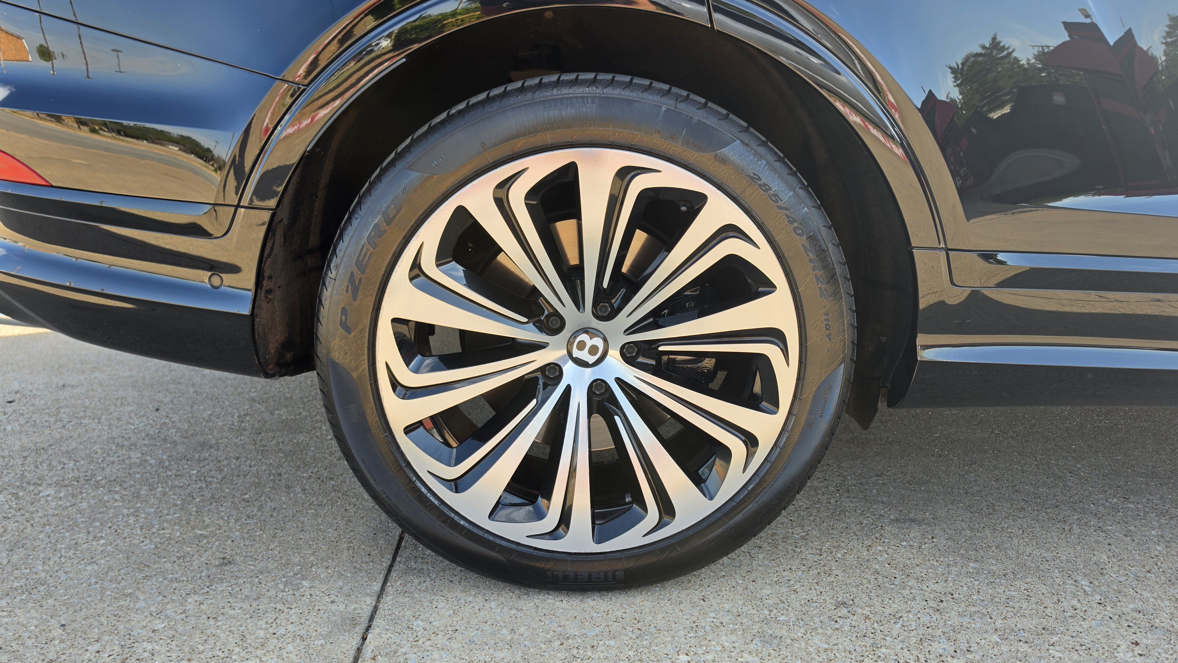 Used 2022 Bentley Bentayga AWD/4WD image 15