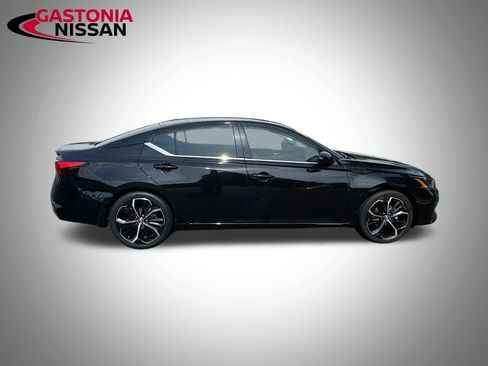 Used 2023 Nissan Altima 2.5 SR w/ SR Premium Package FWD image 10
