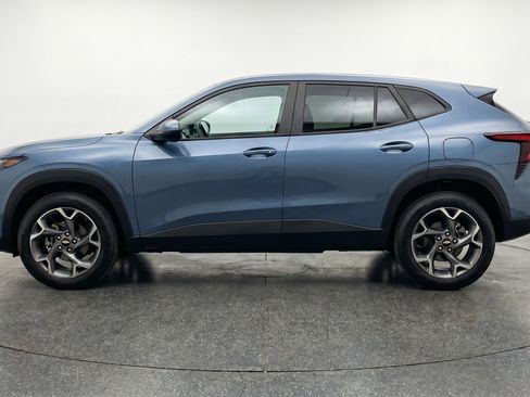 Used 2025 Chevrolet Trax LT FWD image 5