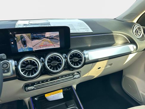 New 2026 Mercedes-Benz GLB 250 250 4MATIC SUV image 28