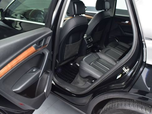 Used 2021 Audi Q5 e Premium w/ Convenience Package image 10