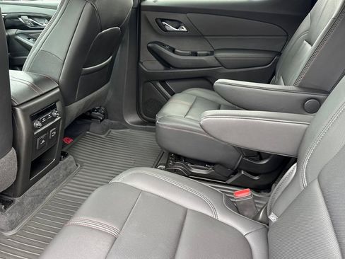 Used 2023 Chevrolet Traverse RS FWD image 13