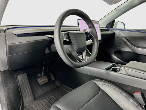 Used 2026 Tesla Model Y AWD image 9
