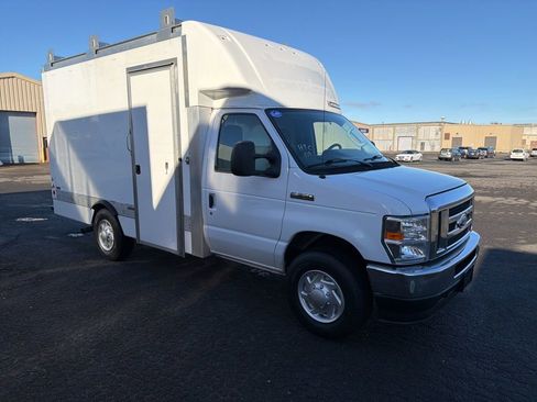 Used 2021 Ford E-350 and Econoline 350 Super Duty w/ Power Windows & Locks Group image 5