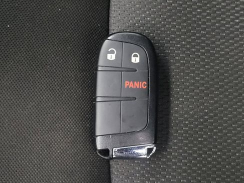 Used 2023 Jeep Renegade Latitude AWD/4WD image 32