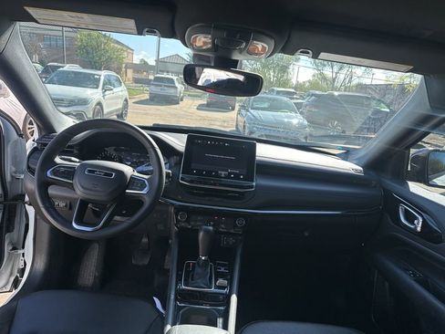 Used 2025 Jeep Compass Latitude w/ Altitude Special Edition AWD/4WD image 14