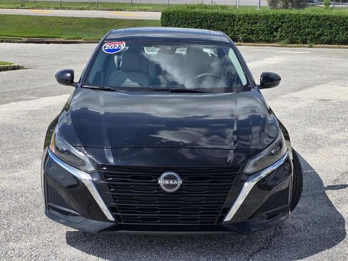 Used 2023 Nissan Altima 2.5 SV w/ SV Premium Package FWD image 2