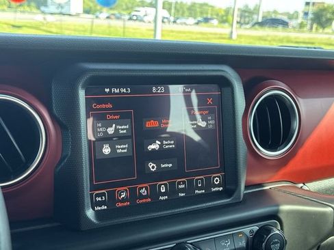 Used 2023 Jeep Wrangler Unlimited Rubicon w/ Cold Weather Group AWD/4WD image 23