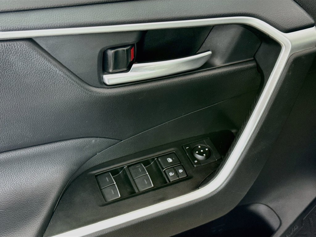 Used 2025 Toyota RAV4 XLE FWD image 18