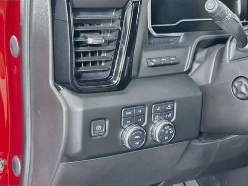 Used 2023 GMC Sierra 1500 AT4 w/ AT4 Premium Package AWD/4WD image 4