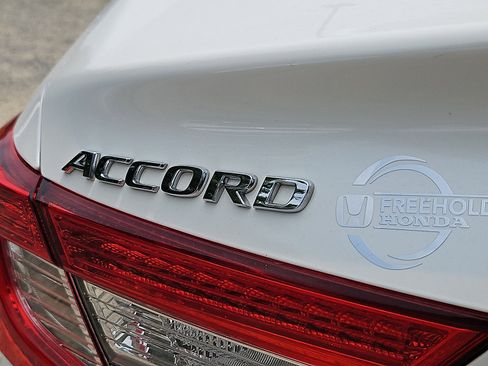 Used 2018 Honda Accord Touring image 35