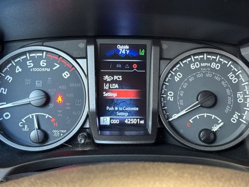 Used 2021 Toyota Tacoma TRD Sport w/ Technology Package RWD image 30