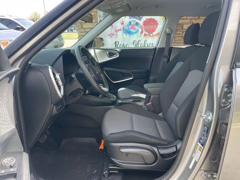 Used 2025 Kia Soul LX w/ LX Technology Package image 24