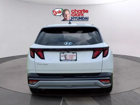 Used 2025 Hyundai Tucson SE FWD image 4