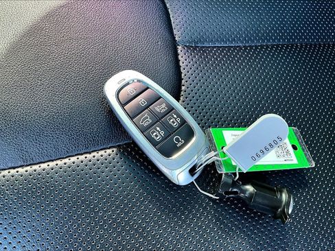 Used 2023 Hyundai Santa Fe Limited image 11