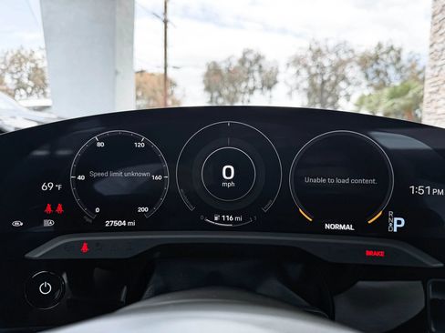 Used 2021 Porsche Taycan RWD image 17