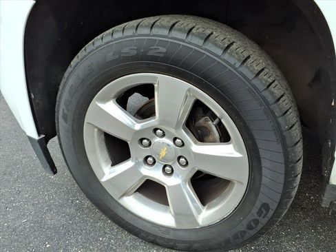 Used 2016 Chevrolet Suburban LT image 9