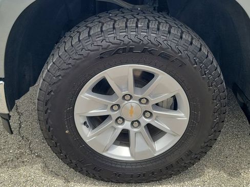 Used 2025 Chevrolet Silverado 1500 LT AWD/4WD image 8