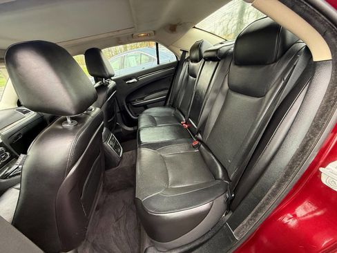 Used 2018 Chrysler 300 Limited AWD/4WD image 20