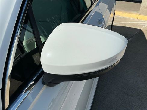 Used 2021 Volkswagen Tiguan SEL image 12