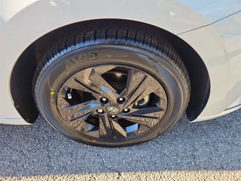 Used 2022 Hyundai Elantra SEL w/ Cargo Package image 12