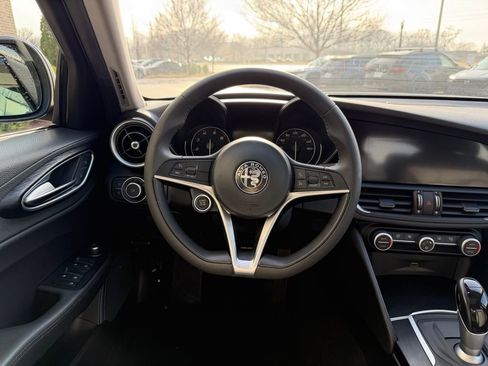 Used 2017 Alfa Romeo Giulia image 20