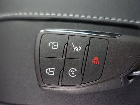 Used 2025 Chevrolet Traverse LT w/ Enhanced Driving Package image 17