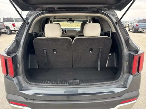 Used 2025 Kia Sorento S image 5