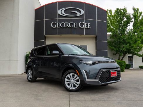 New 2025 Kia Soul LX image 1
