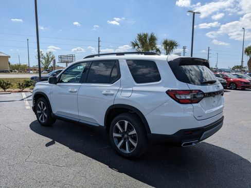 New 2025 Honda Pilot Touring image 5