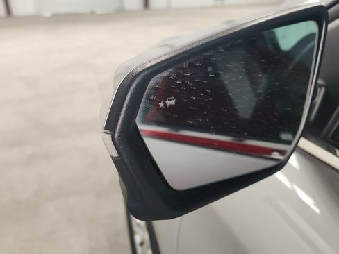 Used 2018 Chevrolet Equinox LT image 12