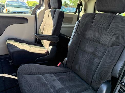 Used 2018 Dodge Grand Caravan SXT FWD image 22