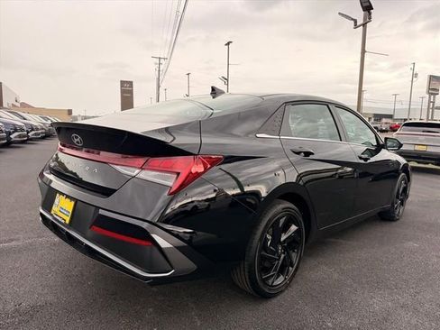 New 2026 Hyundai Elantra SE FWD image 4