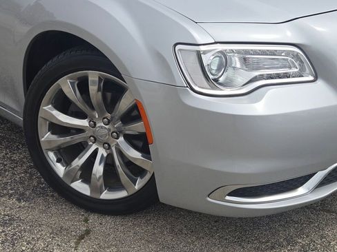Used 2021 Chrysler 300 Touring w/ Chrome Appearance Package RWD image 3