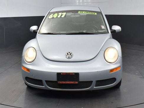 Used 2010 Volkswagen Beetle Coupe FWD image 4