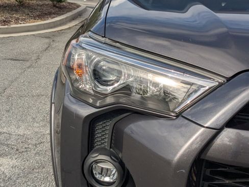 Used 2021 Toyota 4Runner SR5 Premium w/ Moonroof Package image 11