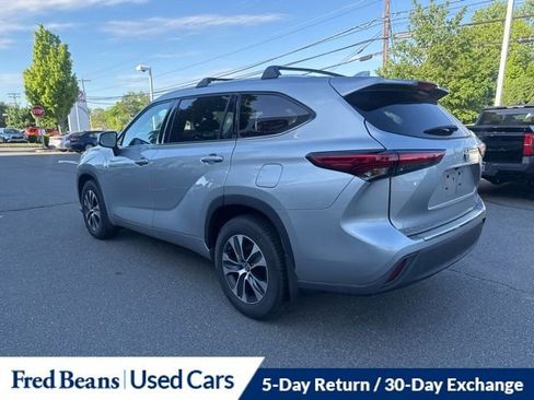Used 2021 Toyota Highlander XLE AWD/4WD image 14