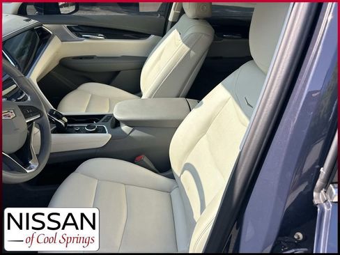 Used 2025 Cadillac XT6 Premium Luxury w/ Technology Package FWD image 17