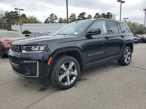 New 2026 Jeep Grand Cherokee Limited RWD image 3