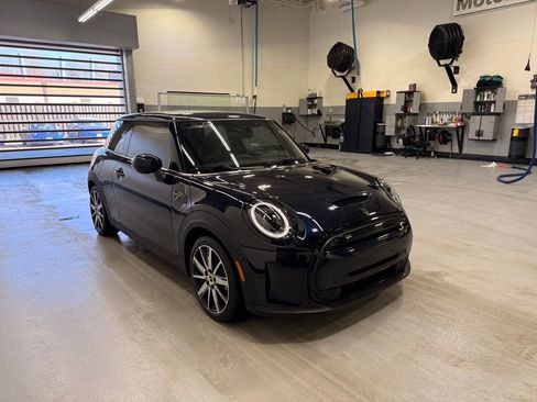 Certified 2024 MINI Cooper SE image 7