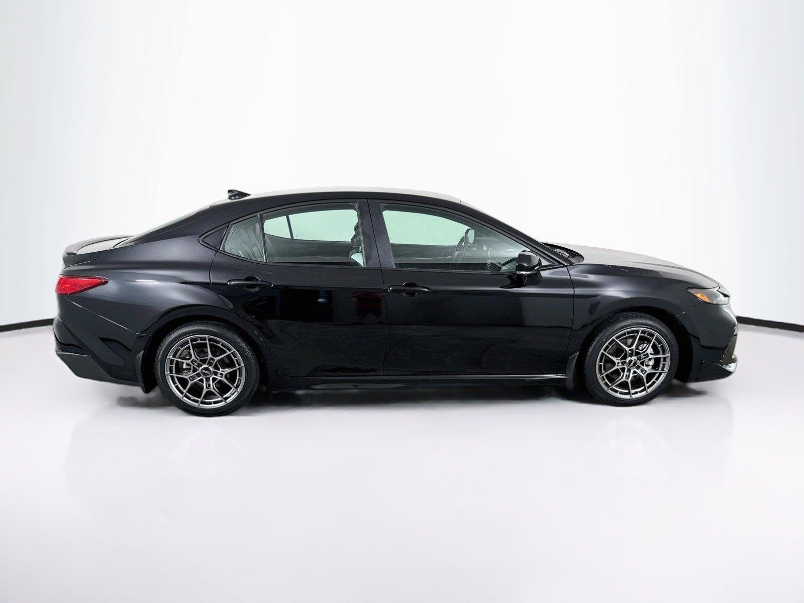 Used 2026 Toyota Camry SE FWD image 7